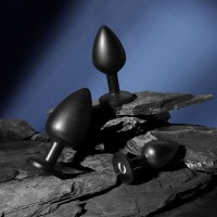 6073308 6073315 6073322-LIFESTYLE Image 3-ONIX PLUG S M L-DORCEL-2000X2000-min